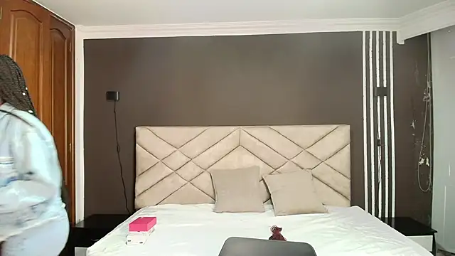 Snapshot of Raquel_jones chatting on 09-19-25, 12:06 Raquel jones online show from 09-19-25, 12:06