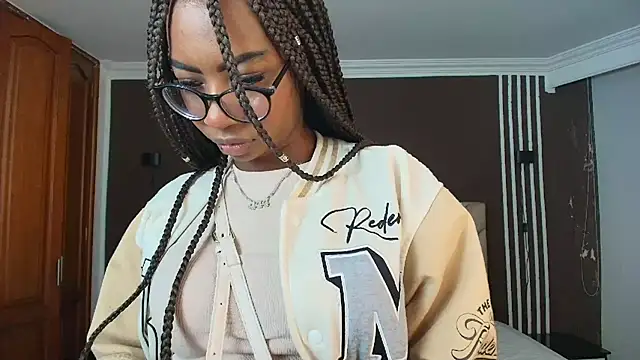 Snapshot of Raquel_jones chatting on 09-24-25, 11:46 Raquel jones online show from 09-24-25, 11:46