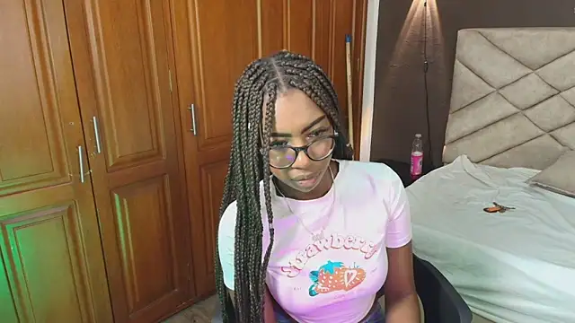 Snapshot of Raquel_jones chatting on 09-29-25, 07:40 Raquel jones online show from 09-29-25, 07:40