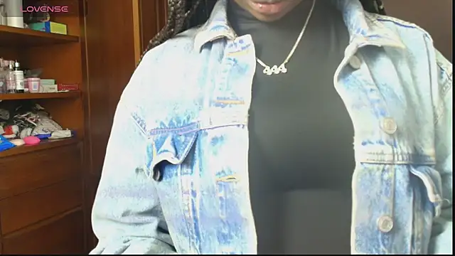 Snapshot of Raquel_jones chatting on 10-03-25, 12:24 Raquel jones online show from 10-03-25, 12:24