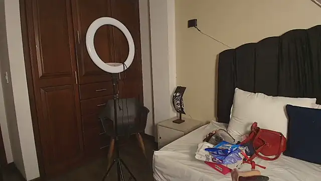 Snapshot of Raquel_jones chatting on 10-12-25, 11:42 Raquel jones online show from 10-12-25, 11:42