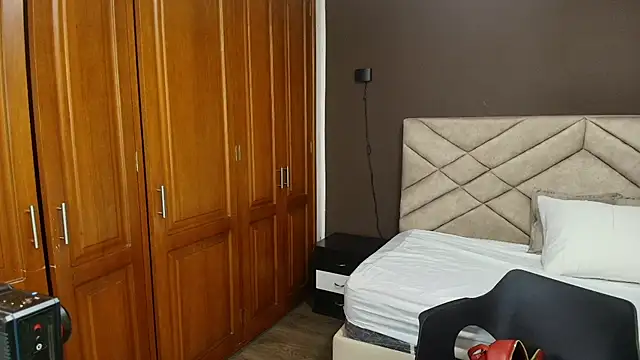 Snapshot of Raquel_jones chatting on 10-24-25, 11:50 Raquel jones online show from 10-24-25, 11:50