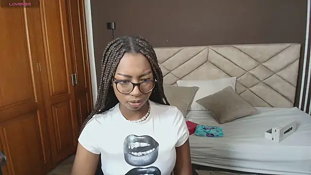 Snapshot of Raquel_jones chatting on 11-08-25, 11:32 Raquel jones online show from 11-08-25, 11:32