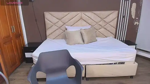 Snapshot of Raquel_jones chatting on 12-14-25, 11:26 Raquel jones online show from 12-14-25, 11:26