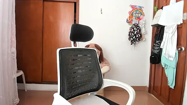 Snapshot of Adele_johnsonn1 chatting on 10-29-25, 03:03 Adele johnsonn1 online show from 10-29-25, 03:03