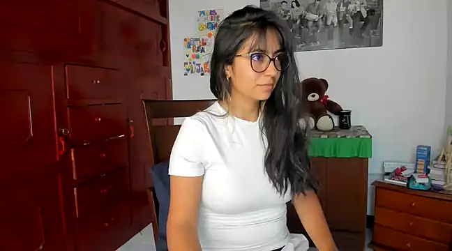 Isabellaa22 1 online show from 01-08-25, 06:41