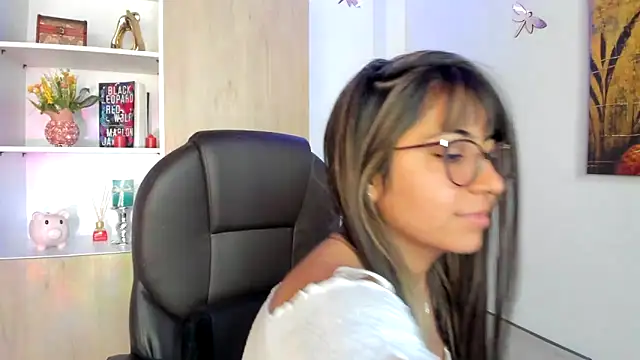 Isabellaa22 1 online show from 02-18-25, 03:21