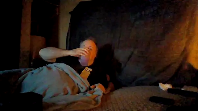 Nightshade7712 online show from 11-06-25, 09:48