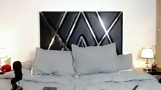 Snapshot of AnikaDragun chatting on 03-09-25, 05:00 AnikaDragun online show from 03-09-25, 05:00