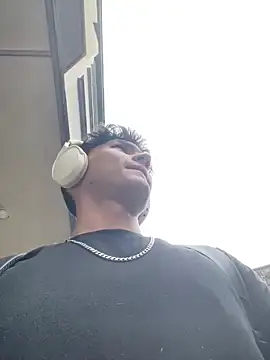 Snapshot of Valerio_James7 chatting on 01-17-25, 08:22 Valerio James7 online show from 01-17-25, 08:22