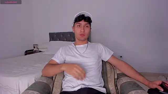 Snapshot of Valerio_James7 chatting on 01-21-25, 03:37 Valerio James7 online show from 01-21-25, 03:37