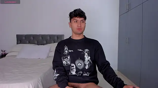 Snapshot of Valerio_James7 chatting on 02-10-25, 02:48 Valerio James7 online show from 02-10-25, 02:48