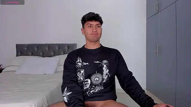 Snapshot of Valerio_James7 chatting on 02-10-25, 05:52 Valerio James7 online show from 02-10-25, 05:52