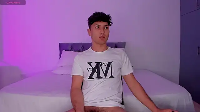 Snapshot of Valerio_James7 chatting on 03-03-25, 11:03 Valerio James7 online show from 03-03-25, 11:03