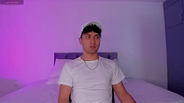 Snapshot of Valerio_James7 chatting on 03-11-25, 07:36 Valerio James7 online show from 03-11-25, 07:36