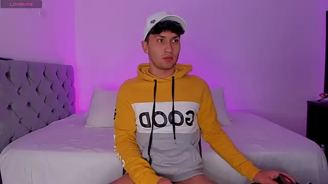 Snapshot of Valerio_James7 chatting on 03-14-25, 04:10 Valerio James7 online show from 03-14-25, 04:10