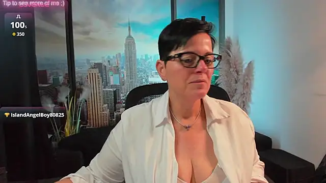 Snapshot of ninarandmann chatting on 10-24-25, 04:47 ninarandmann online show from 10-24-25, 04:47