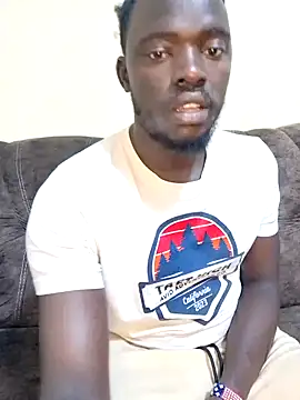 Snapshot of MaskedGQ chatting on 09-26-25, 12:25 MaskedGQ online show from 09-26-25, 12:25