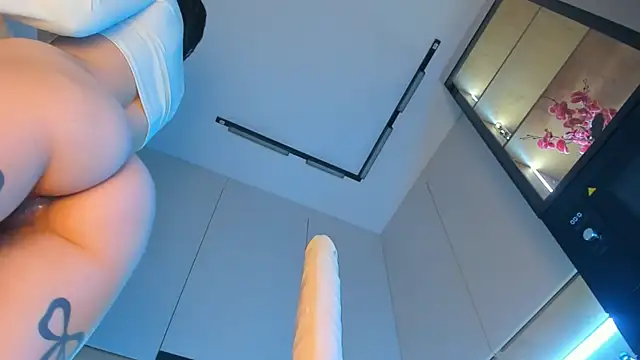 Snapshot of maakimo chatting on 11-15-25, 05:16 maakimo online show from 11-15-25, 05:16