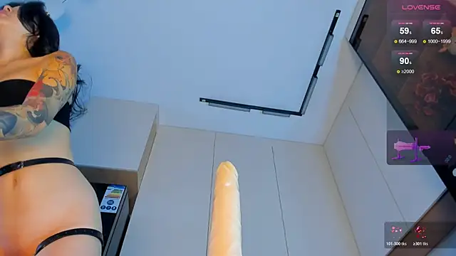 Snapshot of maakimo chatting on 11-18-25, 05:45 maakimo online show from 11-18-25, 05:45