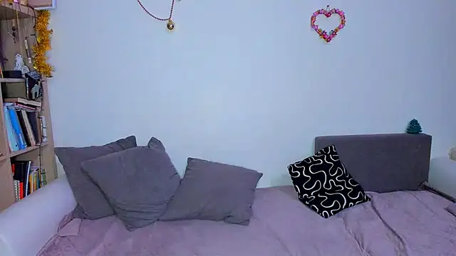 Snapshot of SoftlyShine chatting on 03-20-25, 08:40 SoftlyShine online show from 03-20-25, 08:40