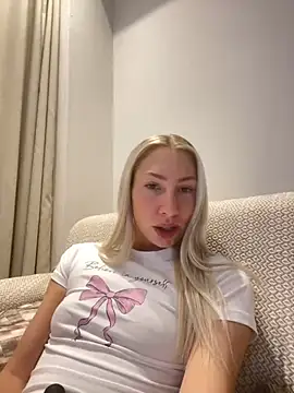 LuisaBecker online show from 12-12-24, 02:44