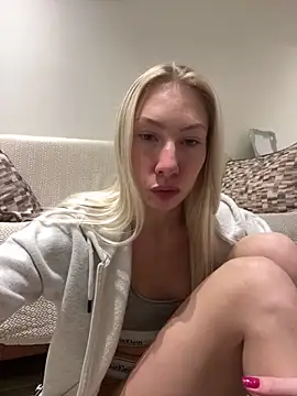 LuisaBecker online show from 01-02-25, 06:34