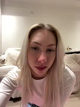 LuisaBecker online show from 02-10-25, 03:10