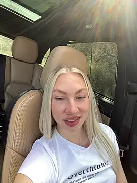 LuisaBecker online show from 03-17-25, 11:21