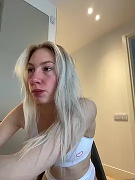 LuisaBecker online show from 03-22-25, 01:30