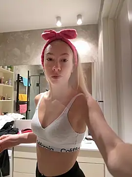 LuisaBecker online show from 09-10-25, 08:25