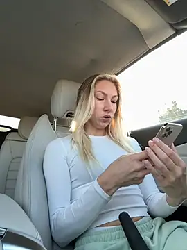 LuisaBecker online show from 10-18-25, 12:28