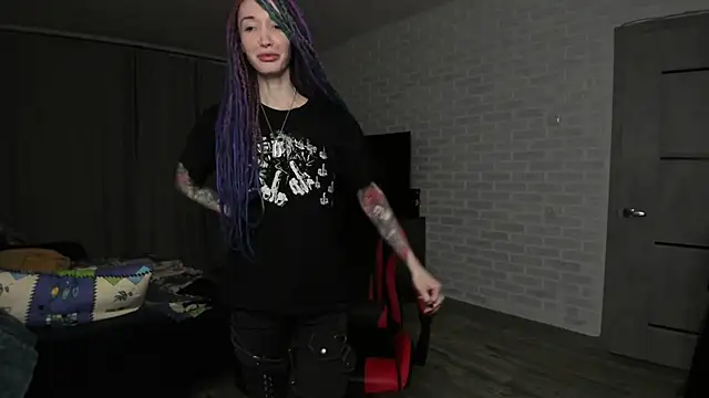 Roxy Silver online show from 12-17-24, 11:16