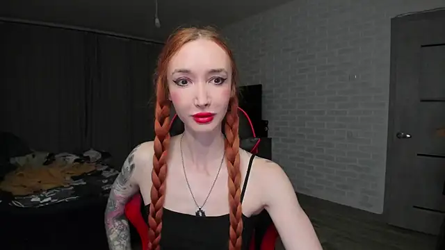 Roxy Silver online show from 10-26-25, 07:09