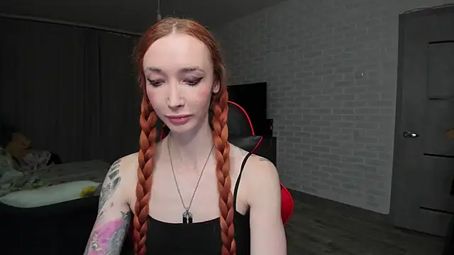 Roxy Silver online show from 10-27-25, 07:07