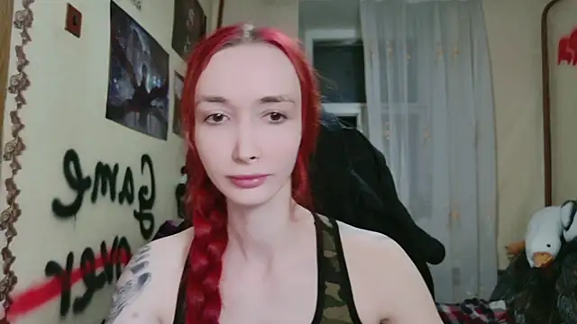 Snapshot of Roxy_Silver chatting on 05-13-26, 07:00 Roxy Silver online show from 05-13-26, 07:00