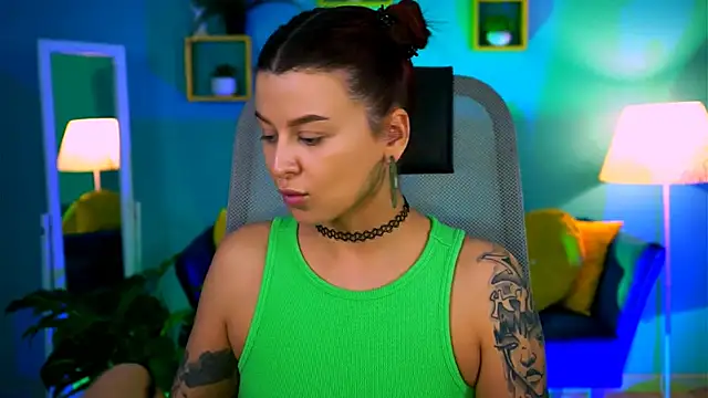 Snapshot of NicoleMun chatting on 02-27-26, 01:44 NicoleMun online show from 02-27-26, 01:44