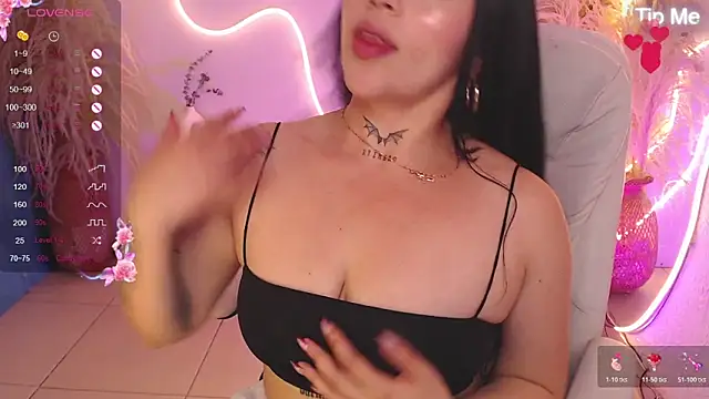 Snapshot of ViolettaHotLatin_ chatting on 06-01-26, 11:34 ViolettaHotLatin online show from 06-01-26, 11:34