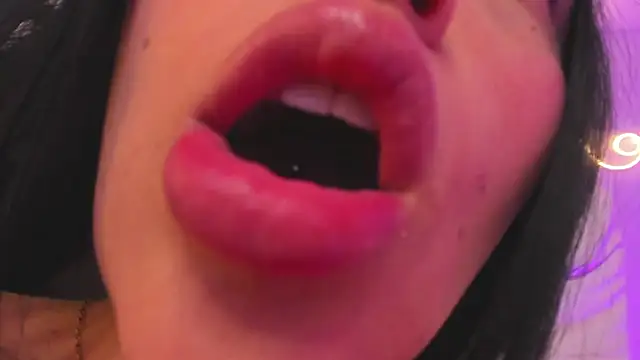 ViolettaHotLatin  online show from 07-28-26, 02:13