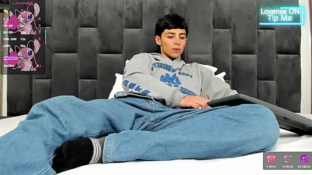 Adam Clay21 online show from 03-05-25, 01:06