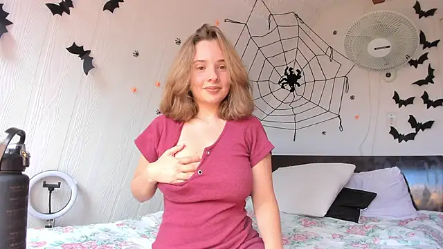 Sophy Bunny online show from 10-16-25, 08:54