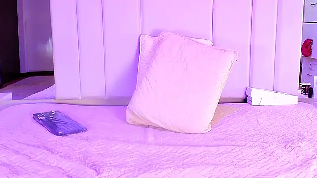 Snapshot of ElizabethAdams_ chatting on 11-14-25, 05:39 ElizabethAdams online show from 11-14-25, 05:39