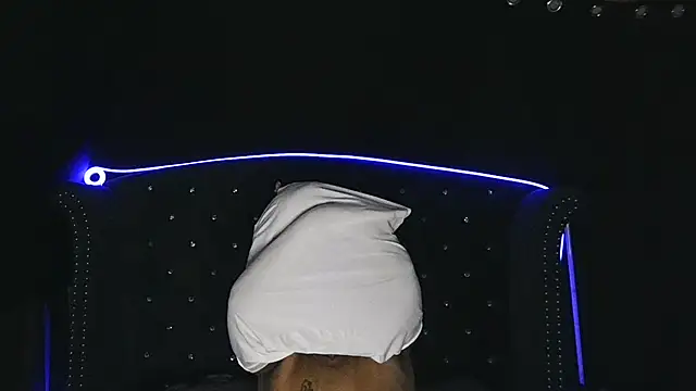 Snapshot of msyvette1970@xh chatting on 03-13-25, 05:00 msyvette1970xh online show from 03-13-25, 05:00