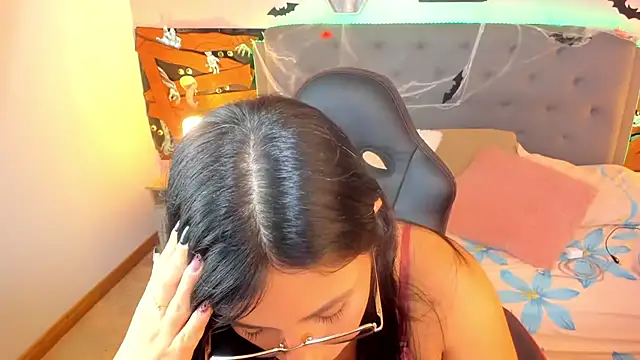 Snapshot of Latin_Rachell3 chatting on 10-18-25, 10:43 Latin Rachell3 online show from 10-18-25, 10:43