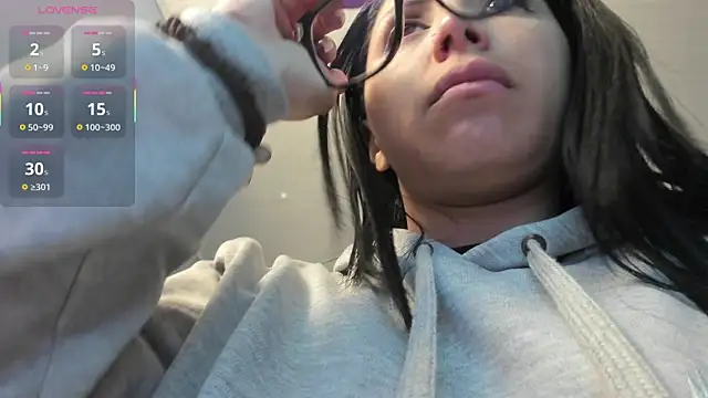 tiffani  love online show from 03-06-25, 12:41