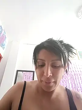 tiffani  love online show from 09-10-25, 05:46