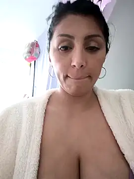 tiffani  love online show from 11-04-25, 06:18