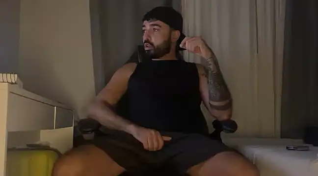 Snapshot of MiloCtc chatting on 02-11-25, 02:25 MiloCtc online show from 02-11-25, 02:25