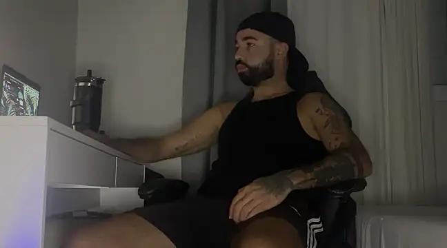 Snapshot of MiloCtc chatting on 02-18-25, 03:21 MiloCtc online show from 02-18-25, 03:21