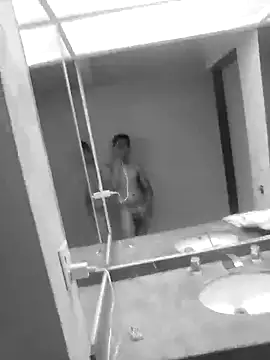 Snapshot of Jerryhottt chatting on 09-13-25, 03:50 Jerryhottt online show from 09-13-25, 03:50